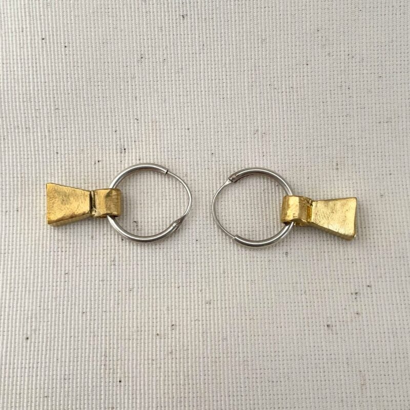 Brinco Mini Templo em Latão